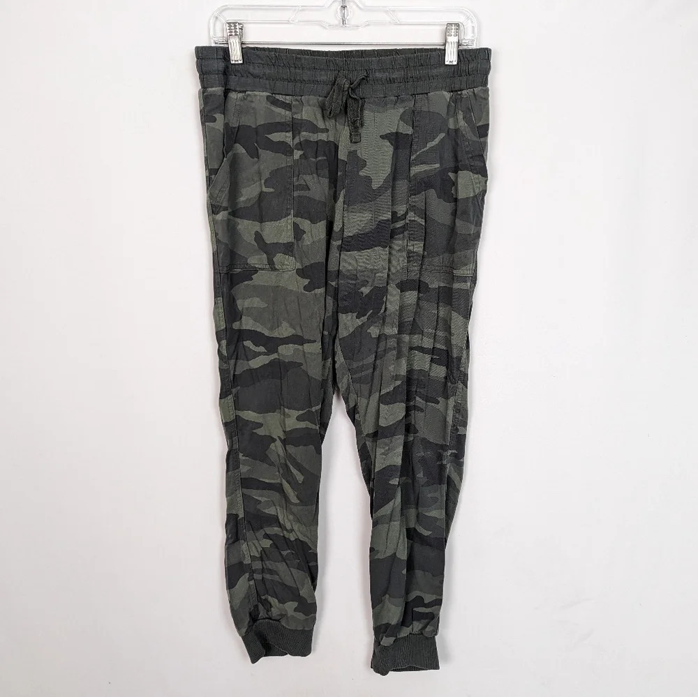 Splendid sz. L Tie Army Green Camo Print High Rise Jogger Pants Comfortable